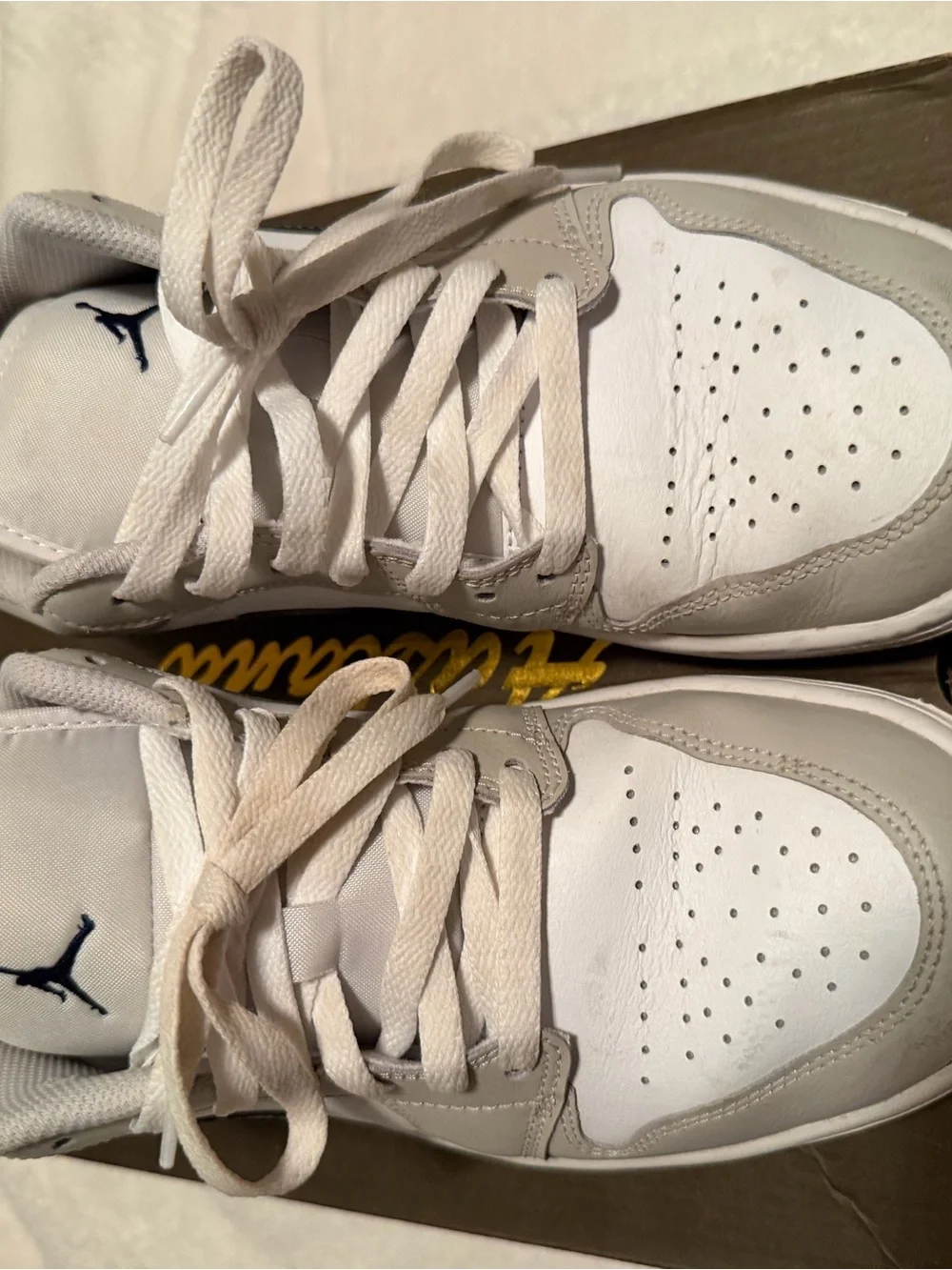 Jordan Kids Low-Top Sneakers in White, Light Gray and Navy